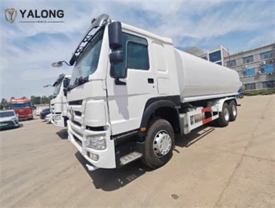 Caminhão de água HOWO 6 × 4